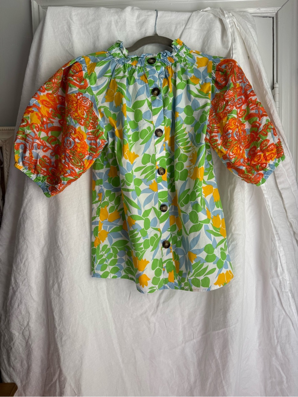 Floral Puff-Sleeve Button-Front Blouse in Green & Orange
